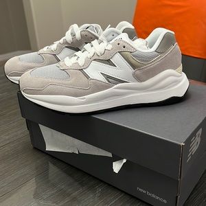 Men’s size 7 1/2 New balance 5740 shoes